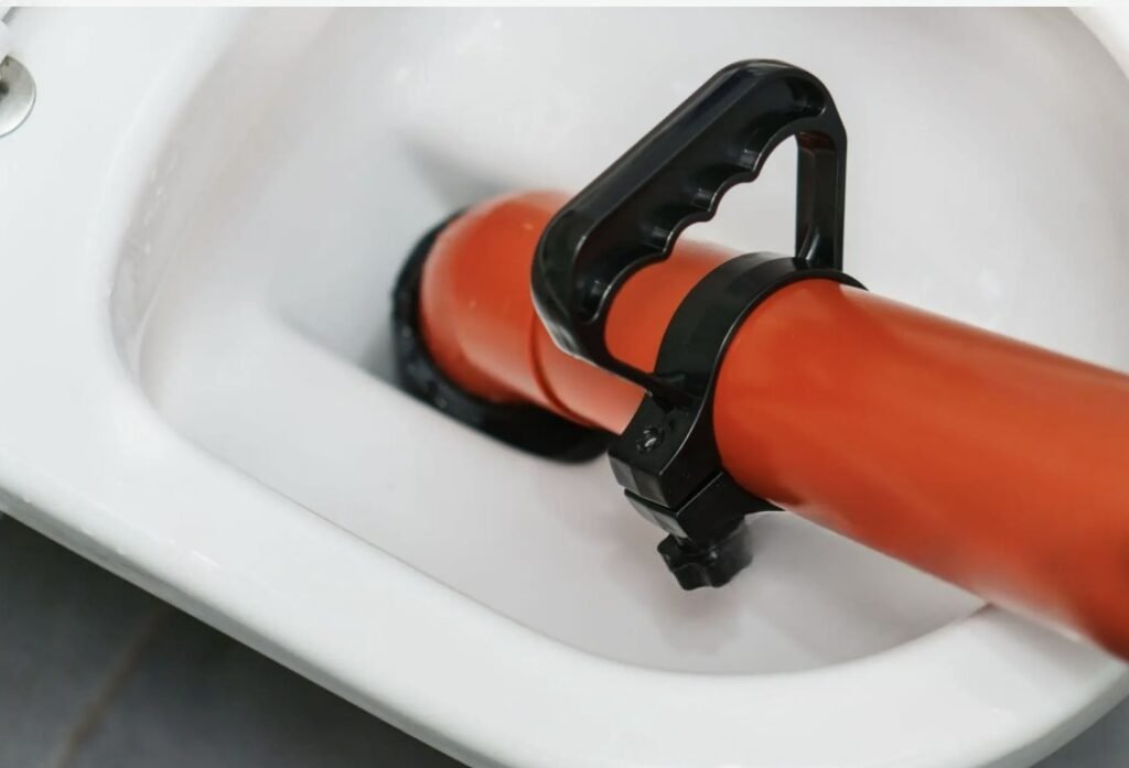 Débouchage WC réalisé lors de travaux assainissement 91 avec furet mécanique