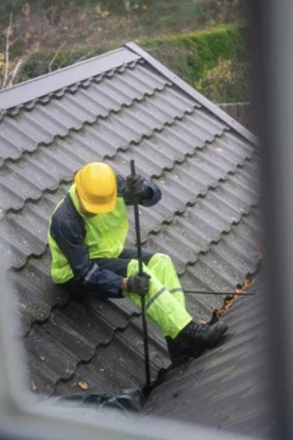 Nettoyage de gouttière Essonne – Travaux assainissement toiture