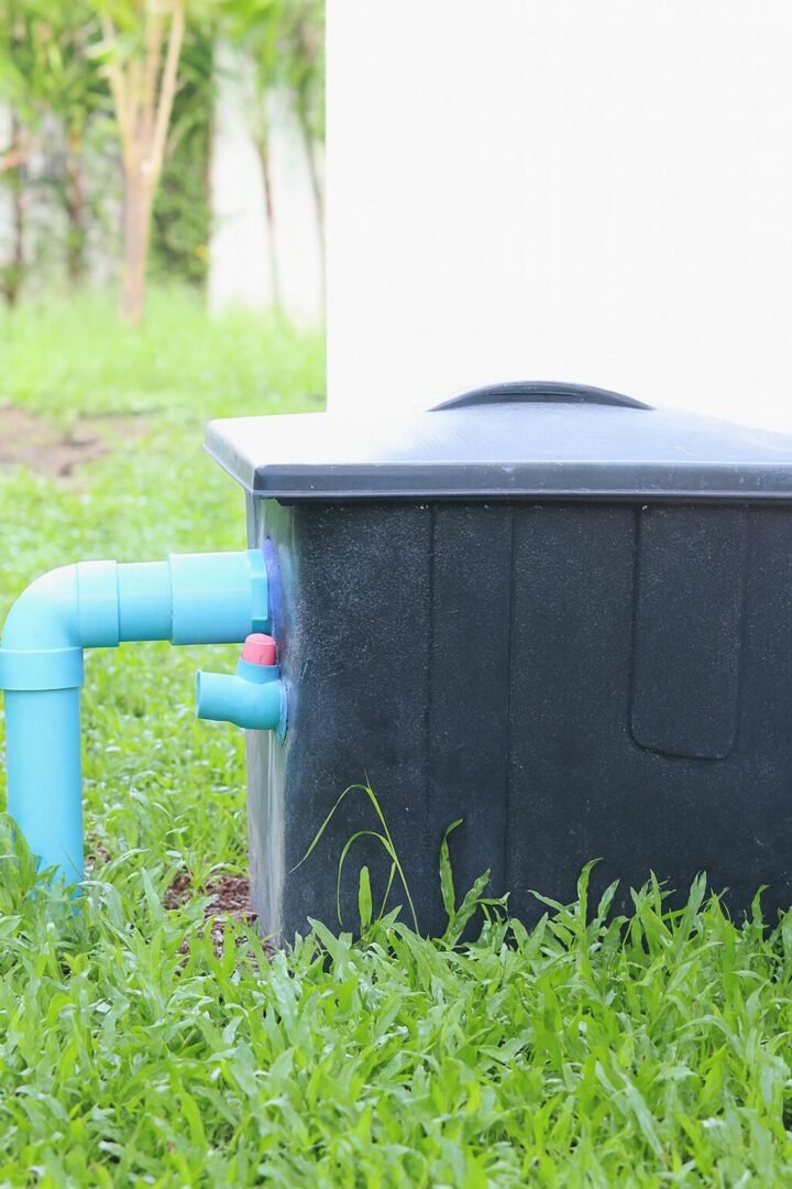 vidange bac à graisse Essonne : bac extérieur prêt pour pompage