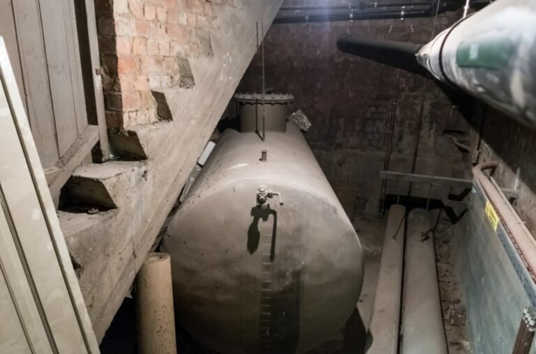 Cuve à fioul 91, dépose lors de travaux d’assainissement en Essonne