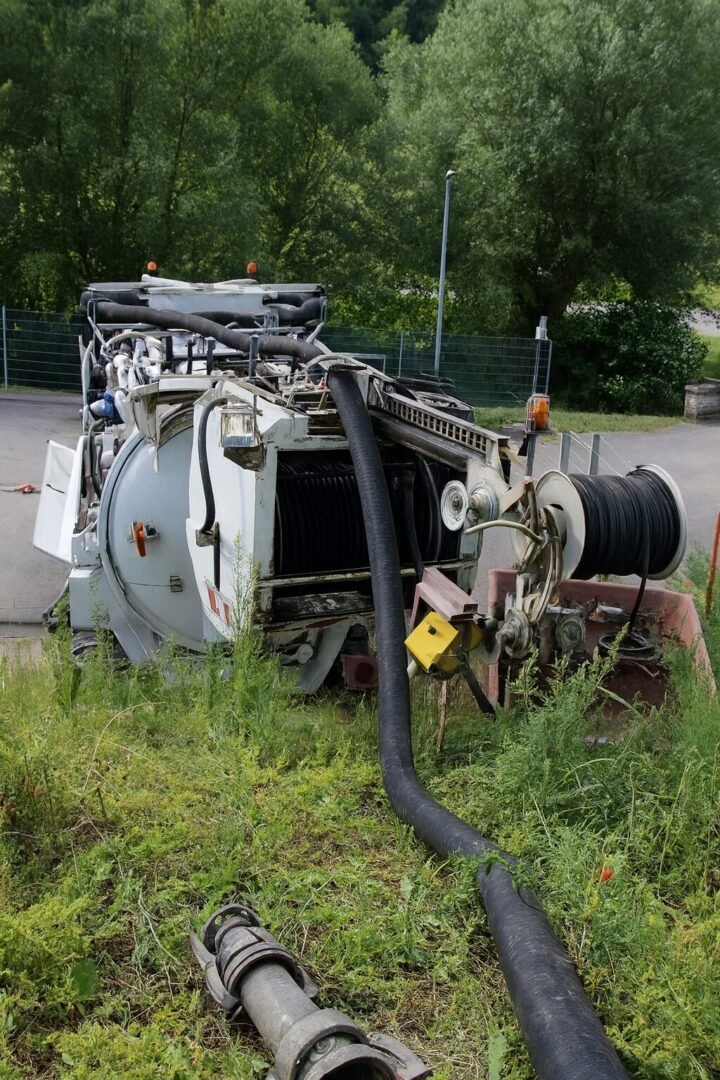 Camion hydrocureur en intervention pour l’entretien de pompe de relevage Essonne (91).