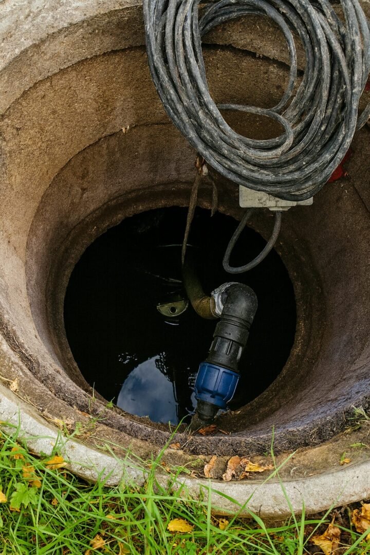 Intervention sur une pompe de relevage Essonne 91 avec pompage et débouchage rapide.